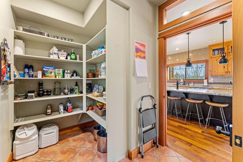 Tiny photo for 252 Frontier Lane, Grants Pass, OR 97526 (MLS # 220215170)