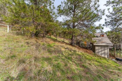 Tiny photo for 252 Frontier Lane, Grants Pass, OR 97526 (MLS # 220215170)