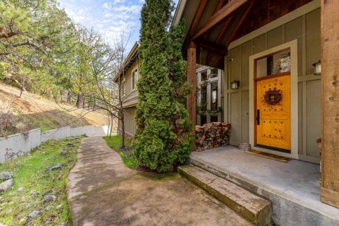 Tiny photo for 252 Frontier Lane, Grants Pass, OR 97526 (MLS # 220215170)