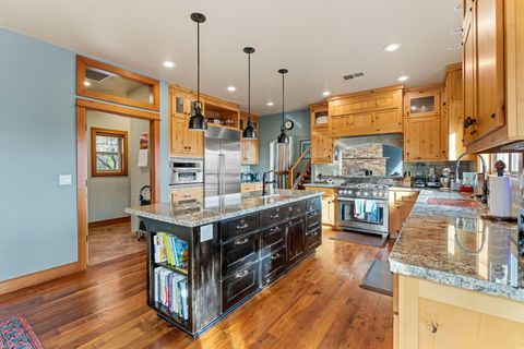 Tiny photo for 252 Frontier Lane, Grants Pass, OR 97526 (MLS # 220215170)