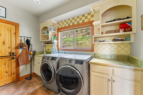 Tiny photo for 252 Frontier Lane, Grants Pass, OR 97526 (MLS # 220215170)