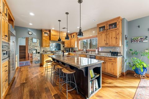 Tiny photo for 252 Frontier Lane, Grants Pass, OR 97526 (MLS # 220215170)