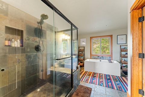 Tiny photo for 252 Frontier Lane, Grants Pass, OR 97526 (MLS # 220215170)