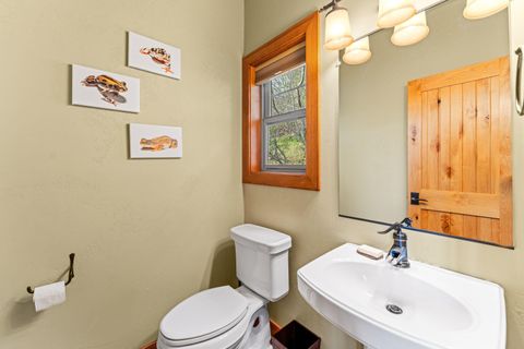 Tiny photo for 252 Frontier Lane, Grants Pass, OR 97526 (MLS # 220215170)