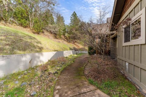 Tiny photo for 252 Frontier Lane, Grants Pass, OR 97526 (MLS # 220215170)