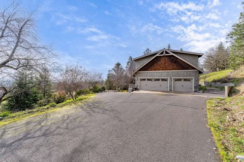 Tiny photo for 252 Frontier Lane, Grants Pass, OR 97526 (MLS # 220215170)