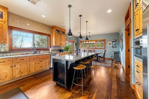 Tiny photo for 252 Frontier Lane, Grants Pass, OR 97526 (MLS # 220215170)