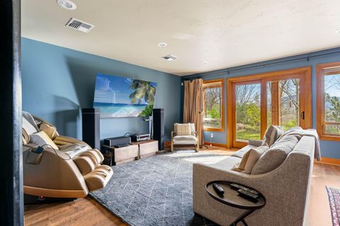 Tiny photo for 252 Frontier Lane, Grants Pass, OR 97526 (MLS # 220215170)