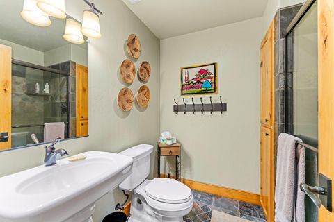 Tiny photo for 252 Frontier Lane, Grants Pass, OR 97526 (MLS # 220215170)