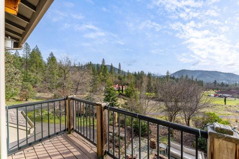 Tiny photo for 252 Frontier Lane, Grants Pass, OR 97526 (MLS # 220215170)