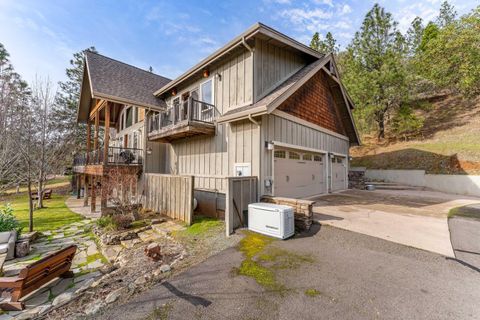 Tiny photo for 252 Frontier Lane, Grants Pass, OR 97526 (MLS # 220215170)