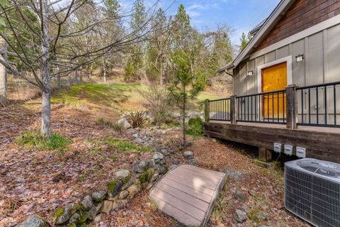 Tiny photo for 252 Frontier Lane, Grants Pass, OR 97526 (MLS # 220215170)