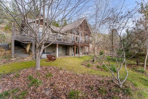 Tiny photo for 252 Frontier Lane, Grants Pass, OR 97526 (MLS # 220215170)