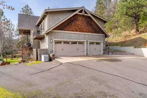 Tiny photo for 252 Frontier Lane, Grants Pass, OR 97526 (MLS # 220215170)