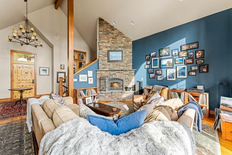 Tiny photo for 252 Frontier Lane, Grants Pass, OR 97526 (MLS # 220215170)