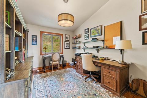 Tiny photo for 252 Frontier Lane, Grants Pass, OR 97526 (MLS # 220215170)