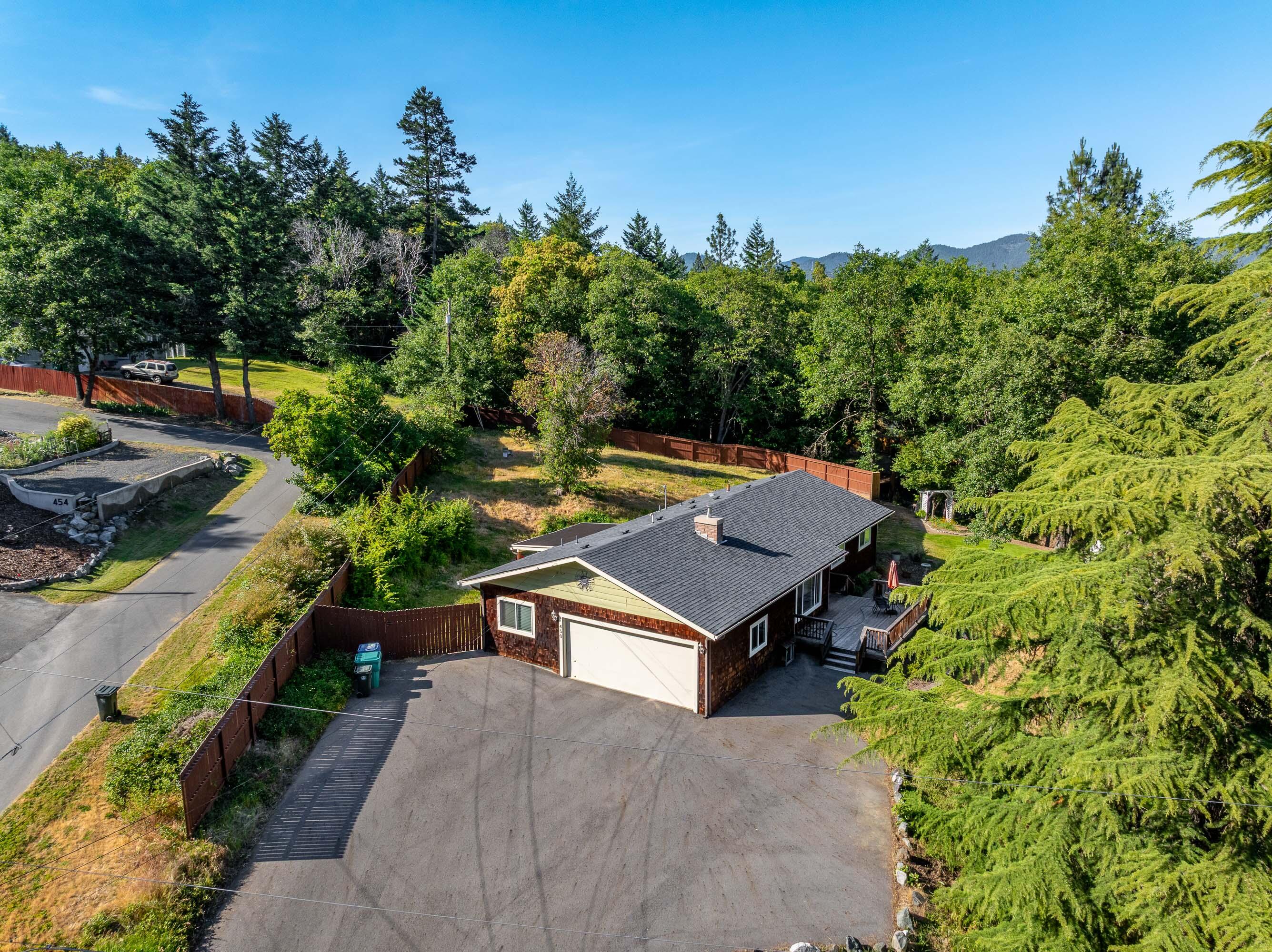 450 Crestview Loop