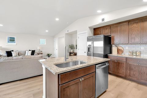 Tiny photo for 1822 Dragon Tail Place #15, Medford, OR 97504 (MLS # 220213132)