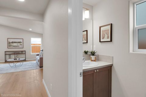 Tiny photo for 1822 Dragon Tail Place #15, Medford, OR 97504 (MLS # 220213132)