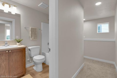 Tiny photo for 1822 Dragon Tail Place #15, Medford, OR 97504 (MLS # 220213132)