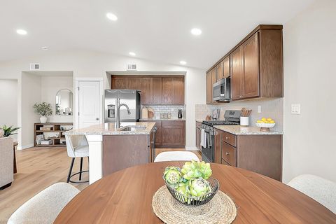 Tiny photo for 1822 Dragon Tail Place #15, Medford, OR 97504 (MLS # 220213132)