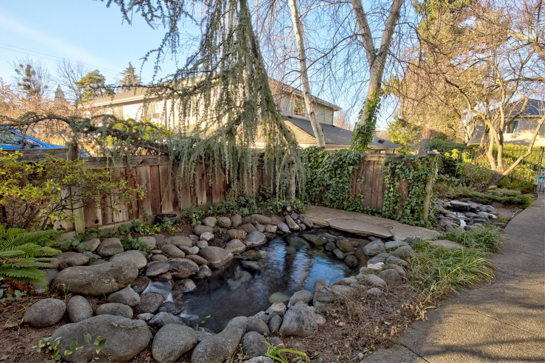 Siskiyou Springs Luxury Townhomes - Residential