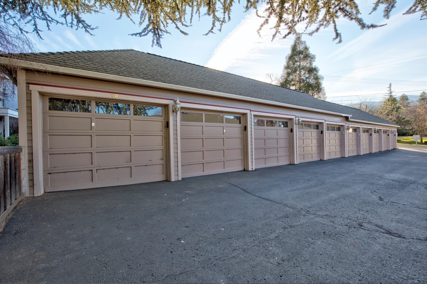 Siskiyou Springs Luxury Townhomes - Residential