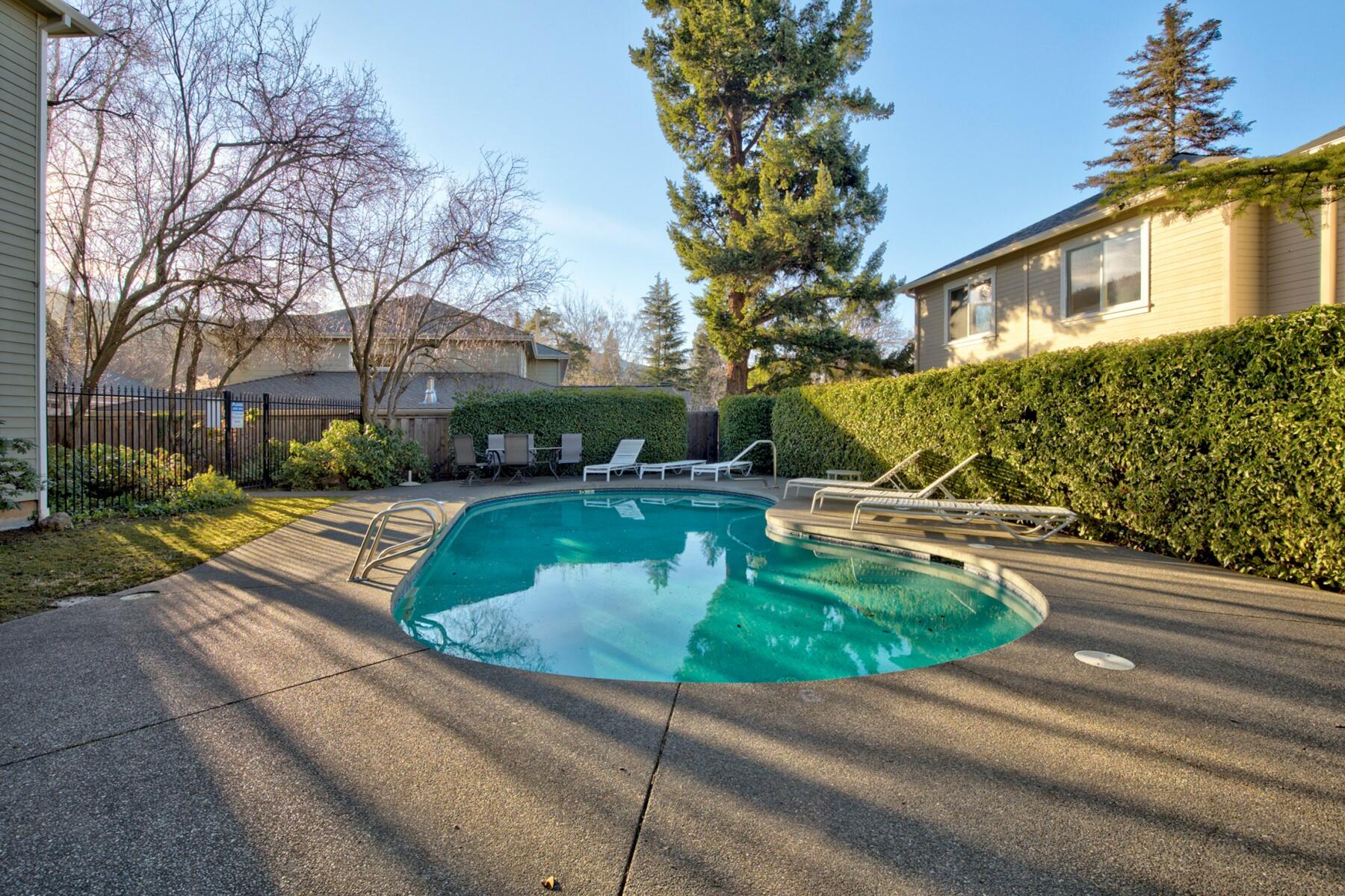 Siskiyou Springs Luxury Townhomes - Residential