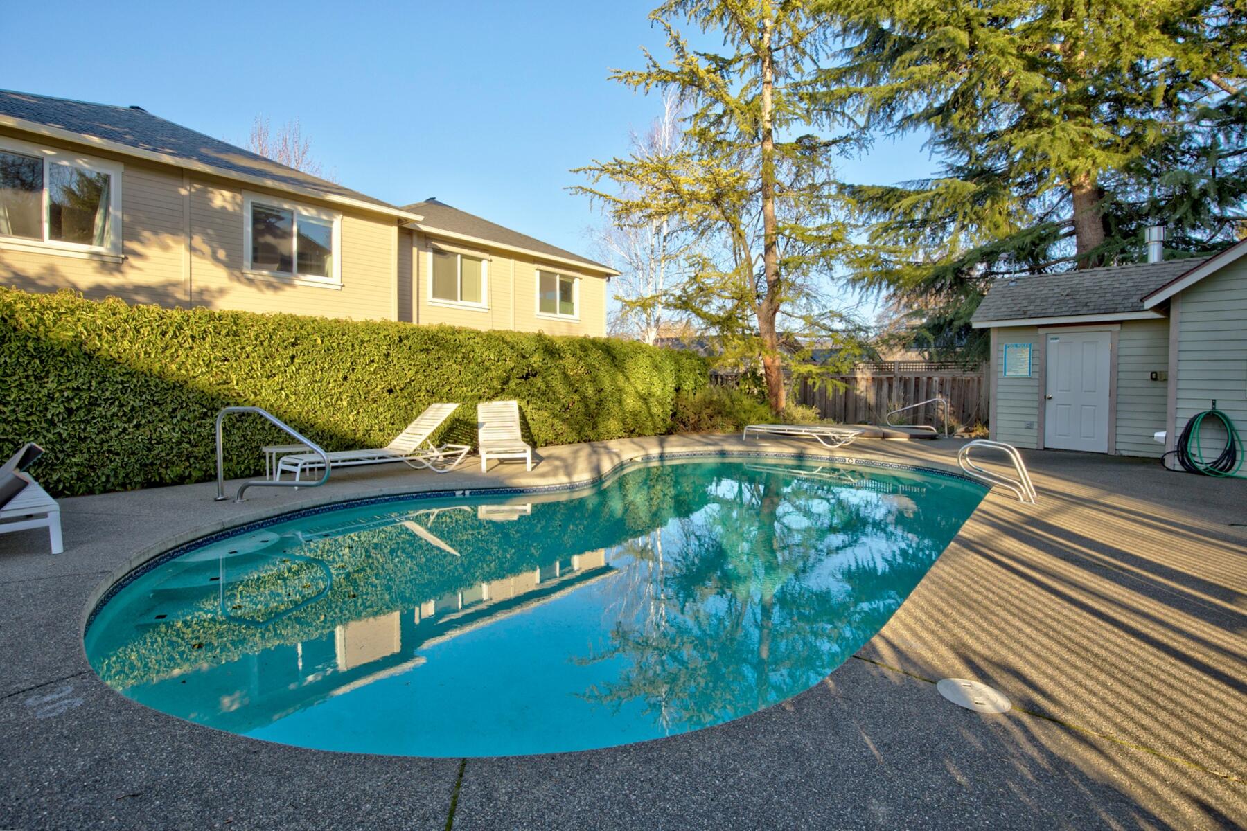 Siskiyou Springs Luxury Townhomes - Residential