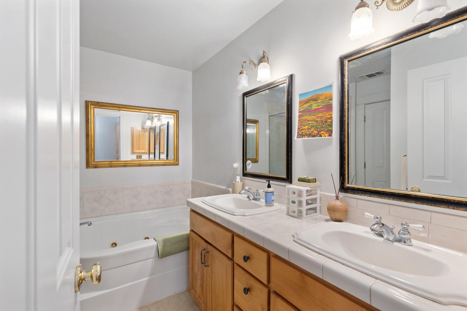 Siskiyou Springs Luxury Townhomes - Residential