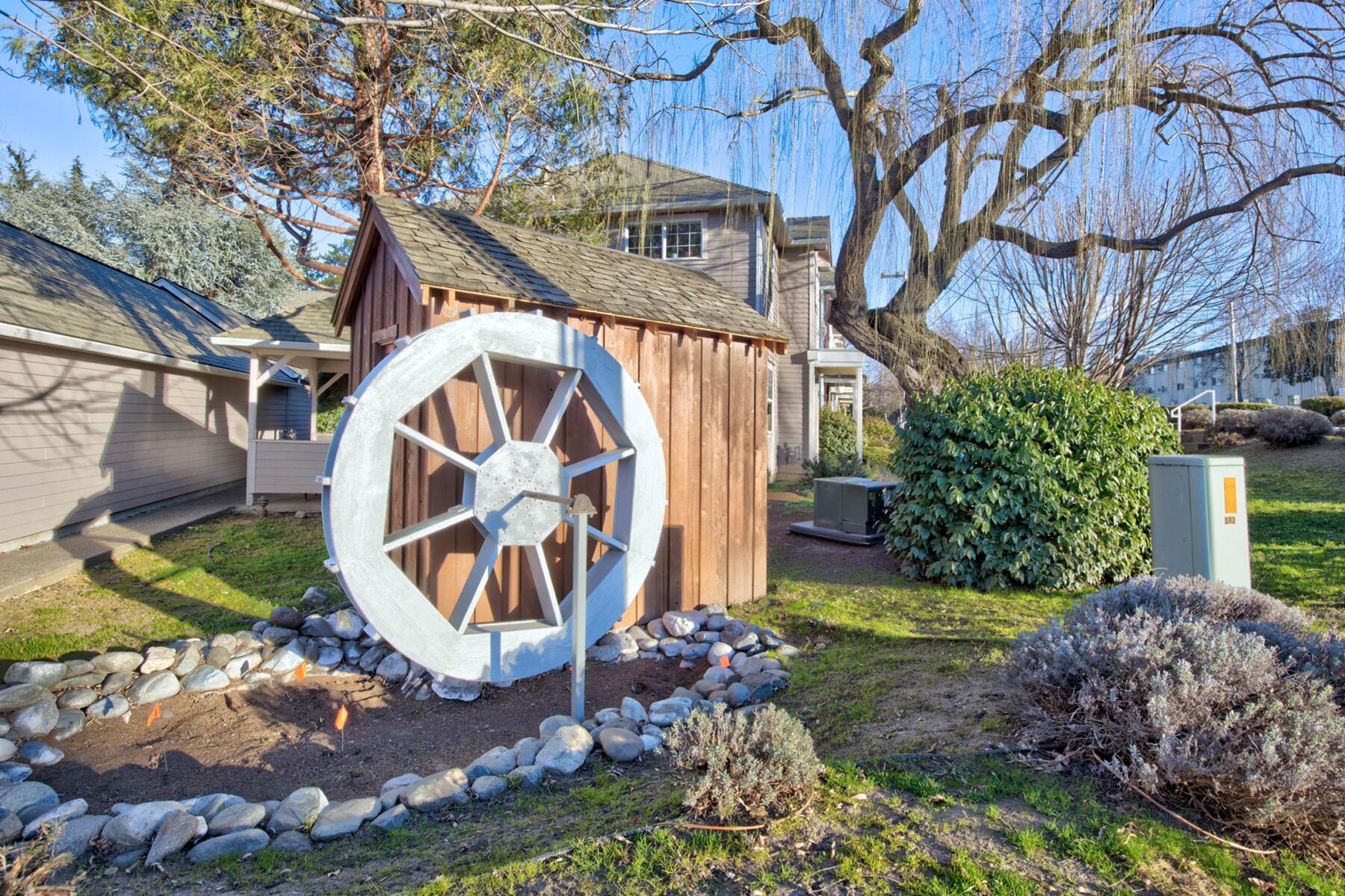 Siskiyou Springs Luxury Townhomes - Residential