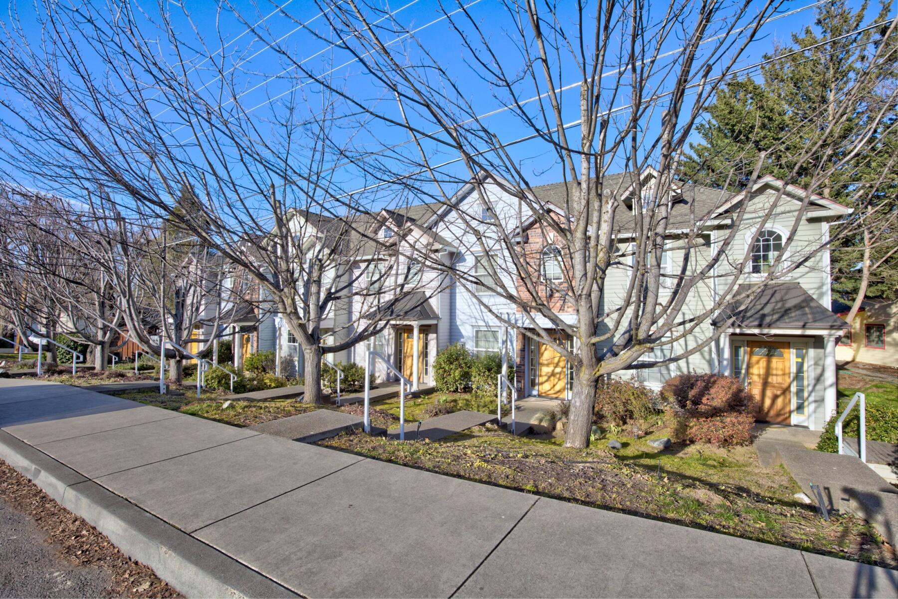 Siskiyou Springs Luxury Townhomes - Residential