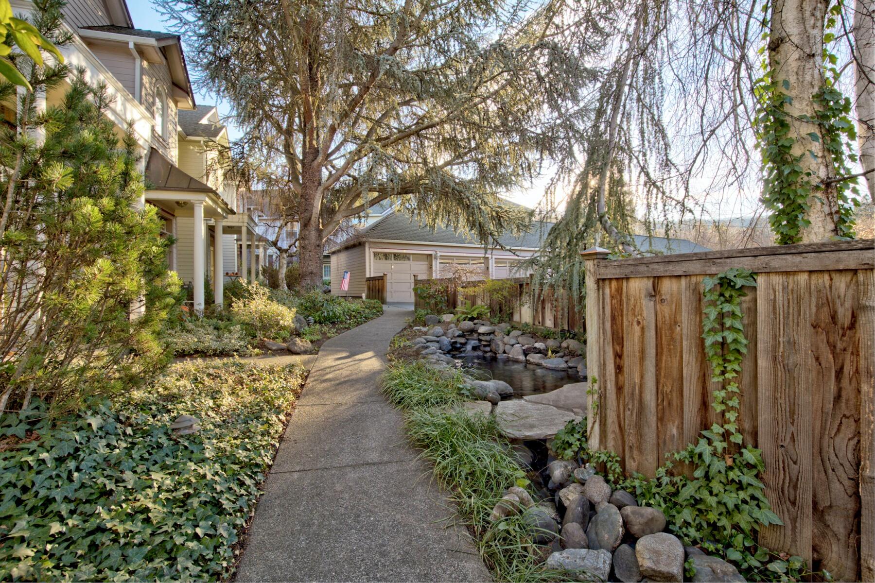 Siskiyou Springs Luxury Townhomes - Residential