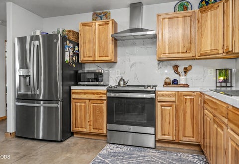 Tiny photo for 34225 Deerpath Court, Chiloquin, OR 97624 (MLS # 220227364)