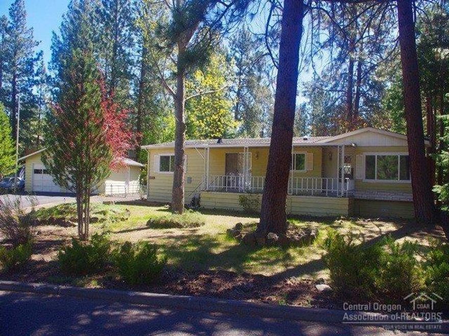 Light and Bright Home in Romaine Village. Totally remodeled in today's style and colors. Fabulous Kitchen with all new SS appliances, custom concrete counter tops and cabinets. Baths redone with new tub/showers and new lavs. New flooring and paint throughout. New vinyl windows 2 Car Garage plus lots of parking. Landscaped yard with sprinklers and a fence in the back No park or HOA fees