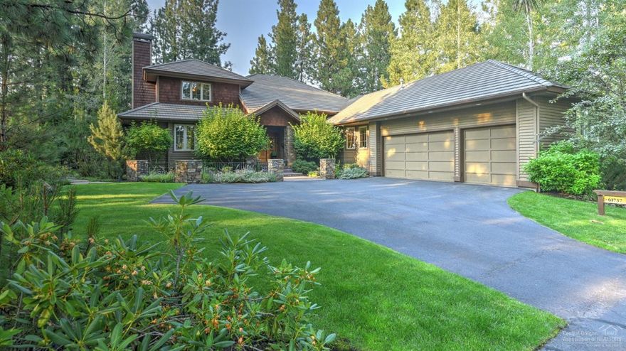 Quality is evident from structure to finishes in every aspect of this exceptional 3,210sf home on .31 acre overlooking the 12th fairway in Broken Top. This well considered floor plan offers ease & flow of indoor/outdoor entertaining & a variety of gathering spaces for family & conversation. Extensively updated with top of the line appliances, window coverings, hardwood floors, carpet, hardware, fixtures, countertops & fresh paint. Light, bright & welcoming, this truly is the home you have been waiting for!