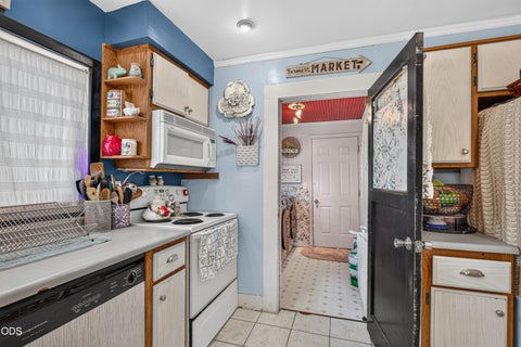 Tiny photo for 978 Cherry Street, Medford, OR 97501 (MLS # 220226600)
