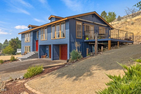 Photo of 2019 Watson Street, Klamath Falls, OR 97603 (MLS # 220227155)