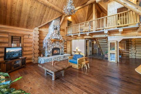 Tiny photo for 65155 Smokey Ridge Road, Bend, OR 97703 (MLS # 220227014)
