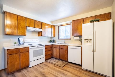 Tiny photo for 61969 SE 27th Street, Bend, OR 97702 (MLS # 220216850)