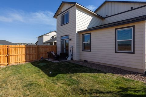 Tiny photo for 401 NE Orchid Court, Madras, OR 97741 (MLS # 220211683)