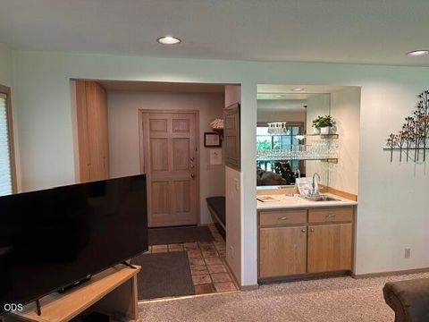 Tiny photo for 57377 Beaver Ridge Loop #29-D, Sunriver, OR 97707 (MLS # 220223162)