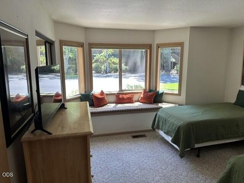 Tiny photo for 57377 Beaver Ridge Loop #29-D, Sunriver, OR 97707 (MLS # 220223162)