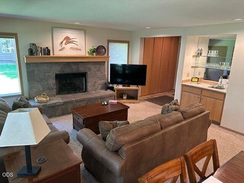 Tiny photo for 57377 Beaver Ridge Loop #29-D, Sunriver, OR 97707 (MLS # 220223162)