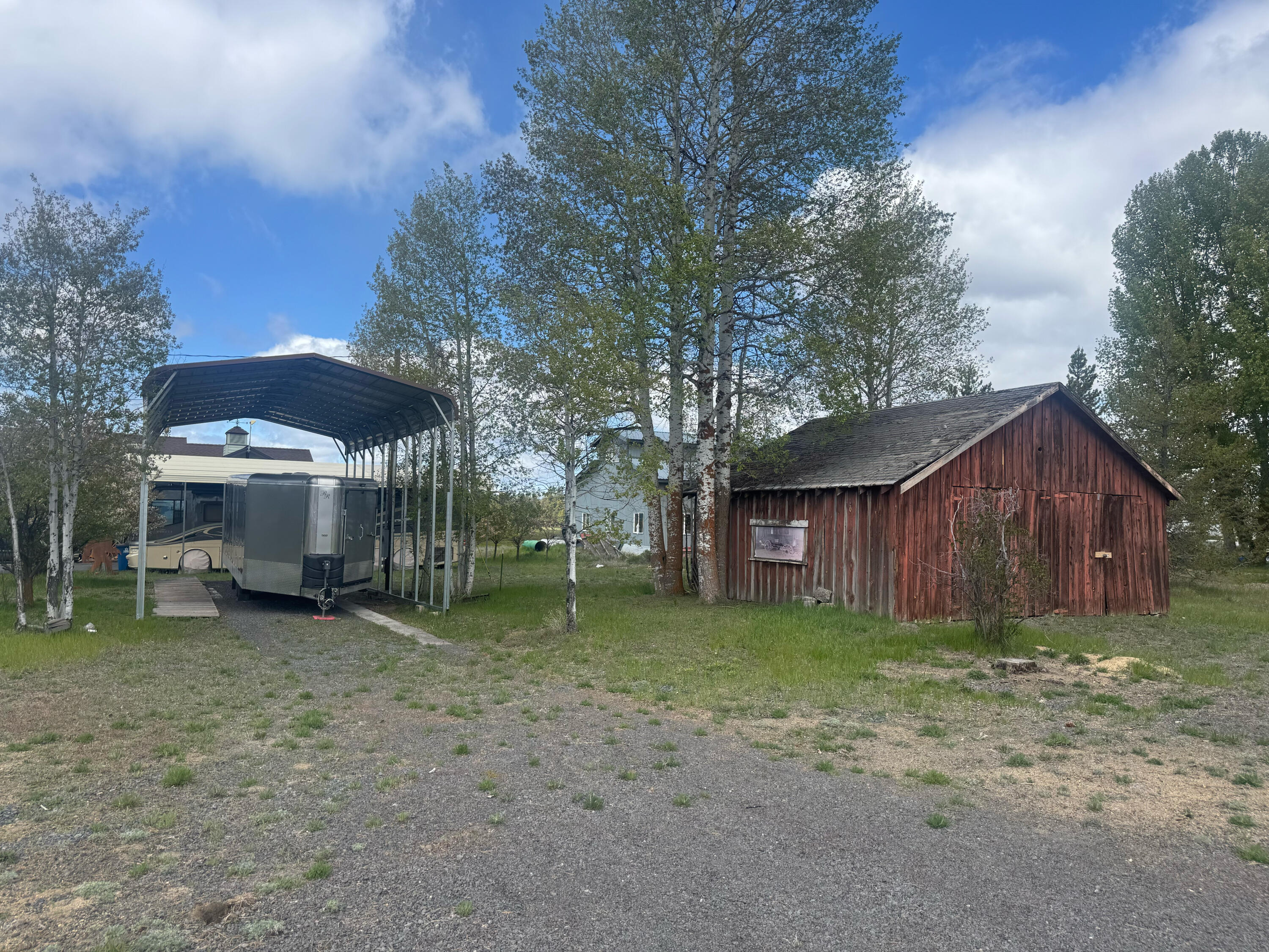 Lapine - Commercial Sale
