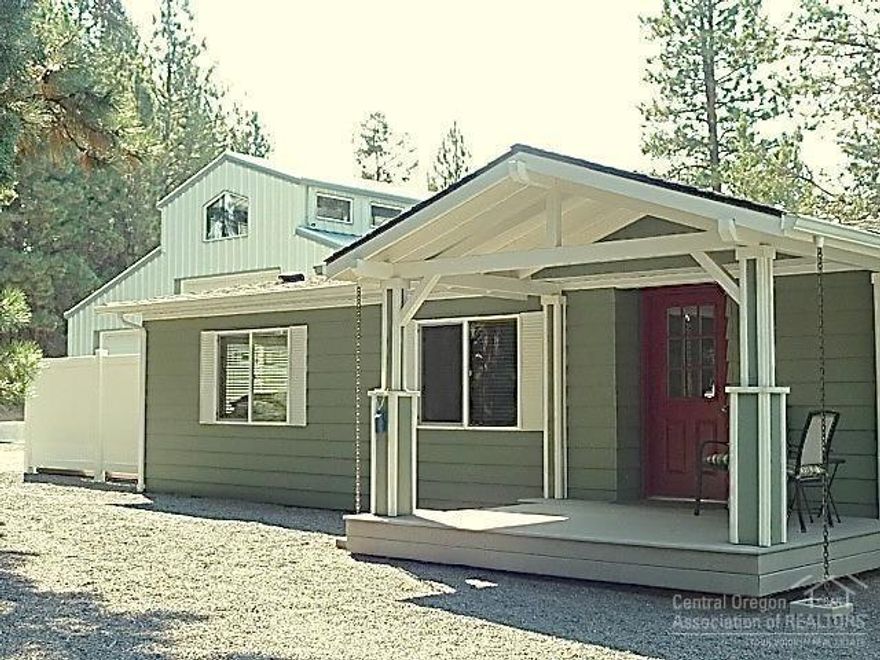 Very private 1 ac w/Beautifully & completely remodeled 1884 sf home +Huge 48*60 industrial shop. This one you MUST SEE. Immaculately maintained from boundary to boundary. 9/10 acre of irrigation water on underground sprinklers. Newer, deep well with wonderful water. Electric and wood heat. Shop is Industrial grade with 4 automatic overhead doors. Elegant Kitchen with Granite tile counters, decorative and functional tile floors and walls. Jenn-Air Range Top, wall oven, microwave hood..MUCH MORE