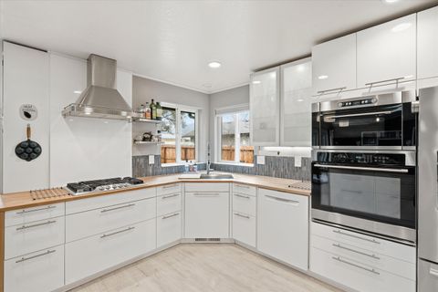 Tiny photo for 2074 SE Kayleigh Way, Grants Pass, OR 97526 (MLS # 220215172)