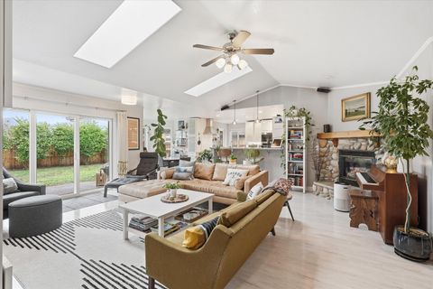 Tiny photo for 2074 SE Kayleigh Way, Grants Pass, OR 97526 (MLS # 220215172)