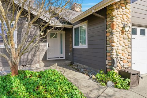 Tiny photo for 2074 SE Kayleigh Way, Grants Pass, OR 97526 (MLS # 220215172)