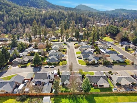 Tiny photo for 2074 SE Kayleigh Way, Grants Pass, OR 97526 (MLS # 220215172)